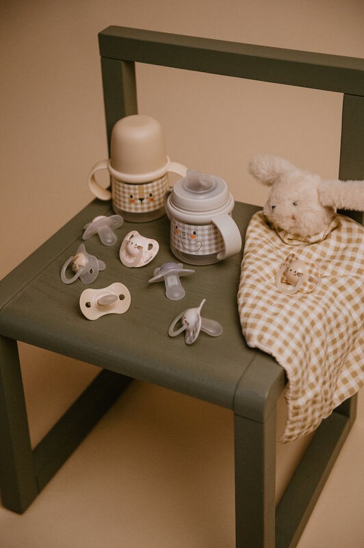 Biberon First avec anses et bec silicone +6M 150 ml