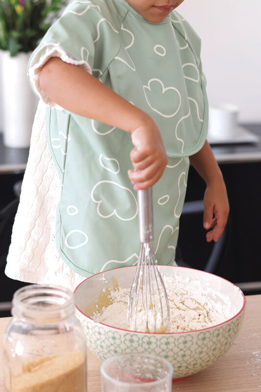 2 in 1 bib with removable sleeves Sage green