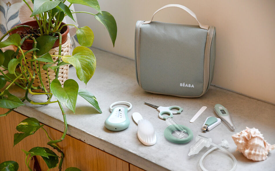 Toiletry bag sage green