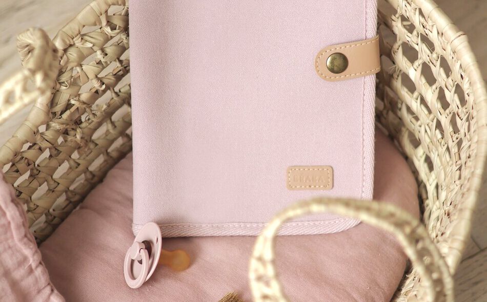 Prot&egrave;ge carnet de sant&eacute; dusty rose