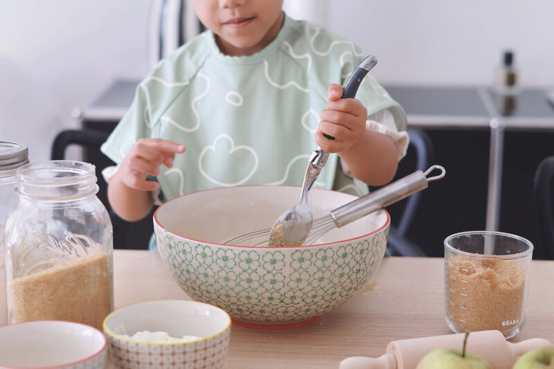 2 in 1 bib with removable sleeves Sage green