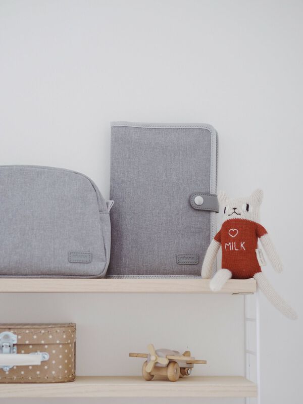 Protege cartilla sanitaria heather grey