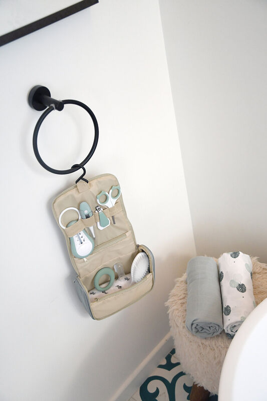 Toiletry bag sage green