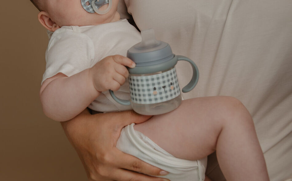 First Babyflasche mit Henkeln und Silikonschnabel +6M 150 ml