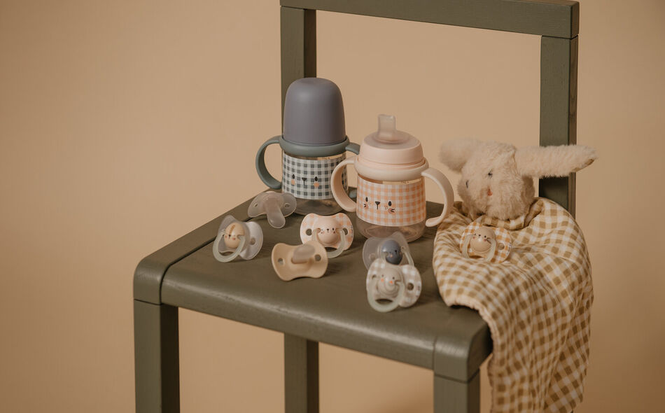 Biberon First avec anses et bec silicone +6M 150 ml