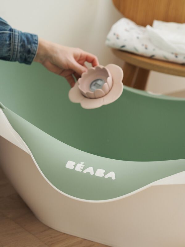Ba&ntilde;era beb&eacute; Cam&eacute;l&eacute;'o&reg; sage green