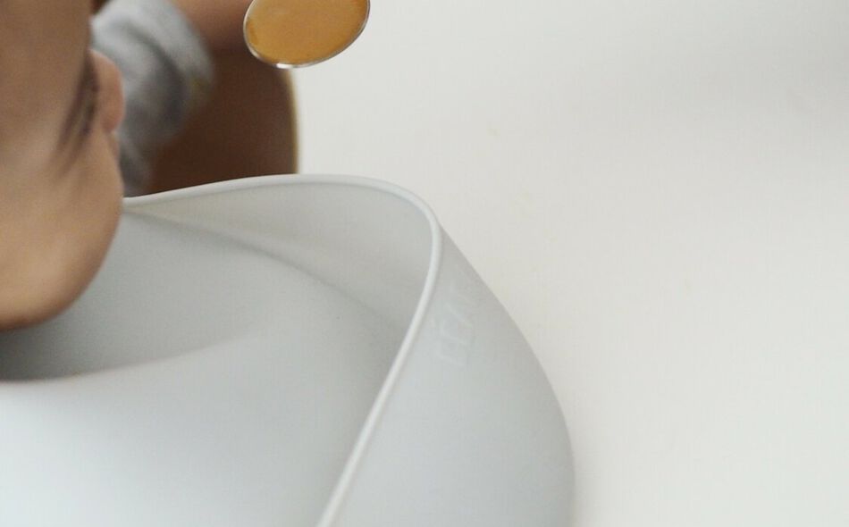 Silicone bib light mist