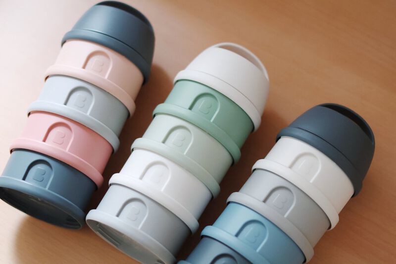 Formula milk container 4 compartments mineral grey / blue