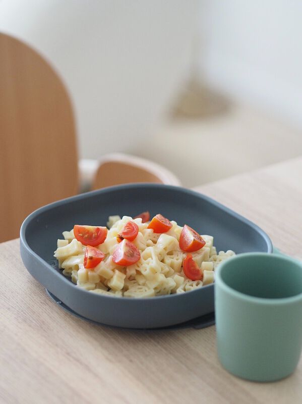 Assiette silicone ventouse mineral grey