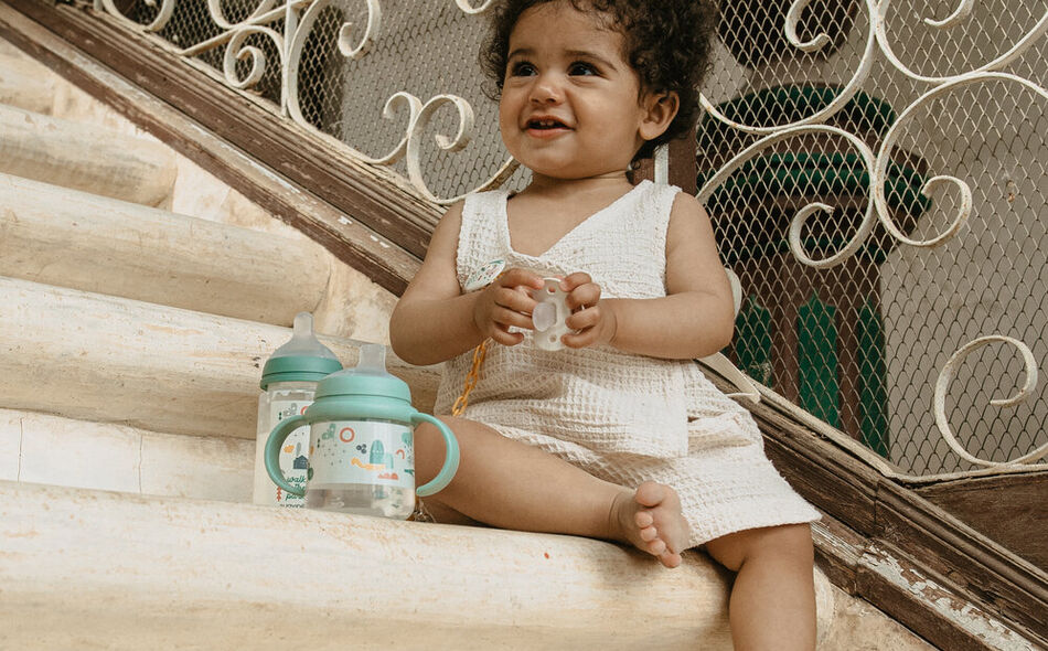 Biberon First avec anses et bec silicone +6M 150 ml