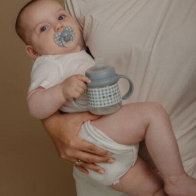 Biberon First avec anses et bec silicone +6M 150 ml