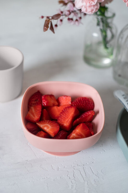 Silicone bowl with suction cup pink