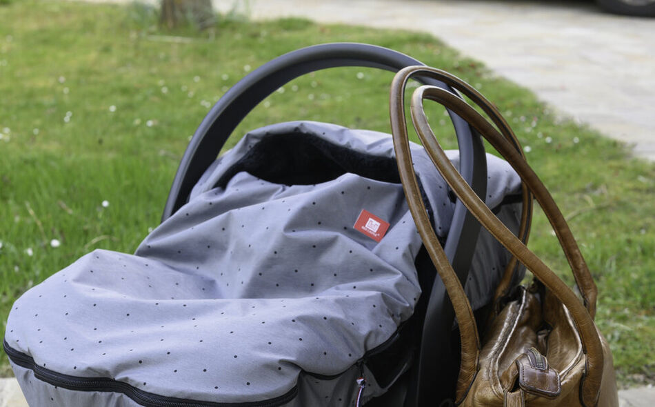 Babychalen fu&szlig;sack heather grey dots