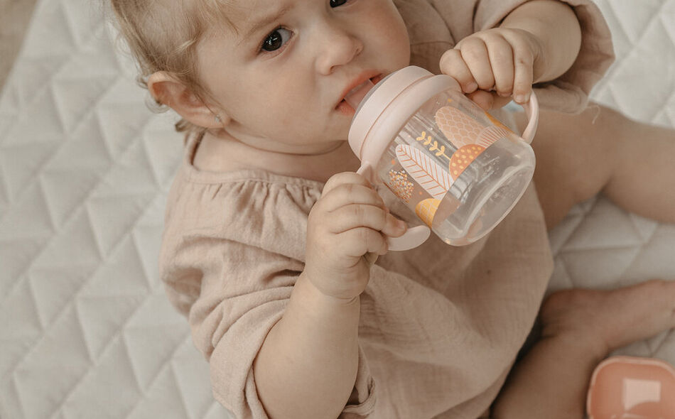 First Babyflasche mit Henkeln und Silikonschnabel +6M 150 ml